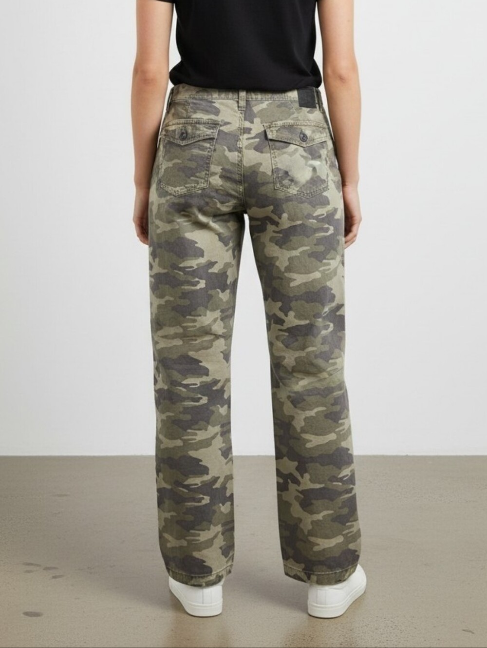 Universal Treads Camoflauge Pants With Flap Pockets 6